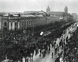 Демонстрация революционеров, освобожденных из тюрем. Март 1917.